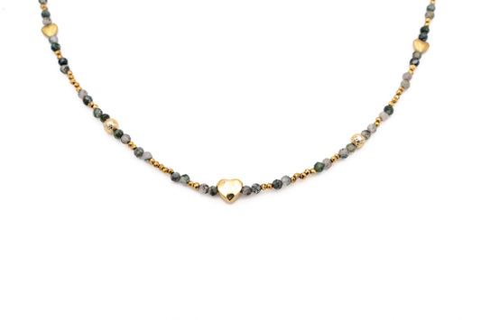 COLLANA CORTA ACCIAIO PIETRINE VERDI CON CUORICINI DORATI LN47