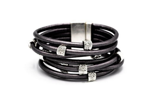 BRACCIALE CALAMITA 7 FILI PELLE GRIGIO METALLO ZAMA BAGNO IN ARGENTO OPACO CILINDRI       XS268R